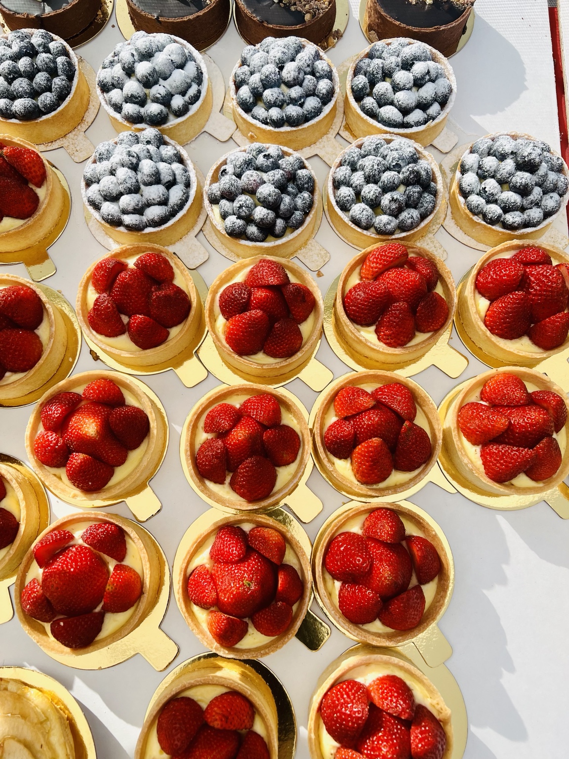 Fresh fruit tarts at Le Saint Honoré