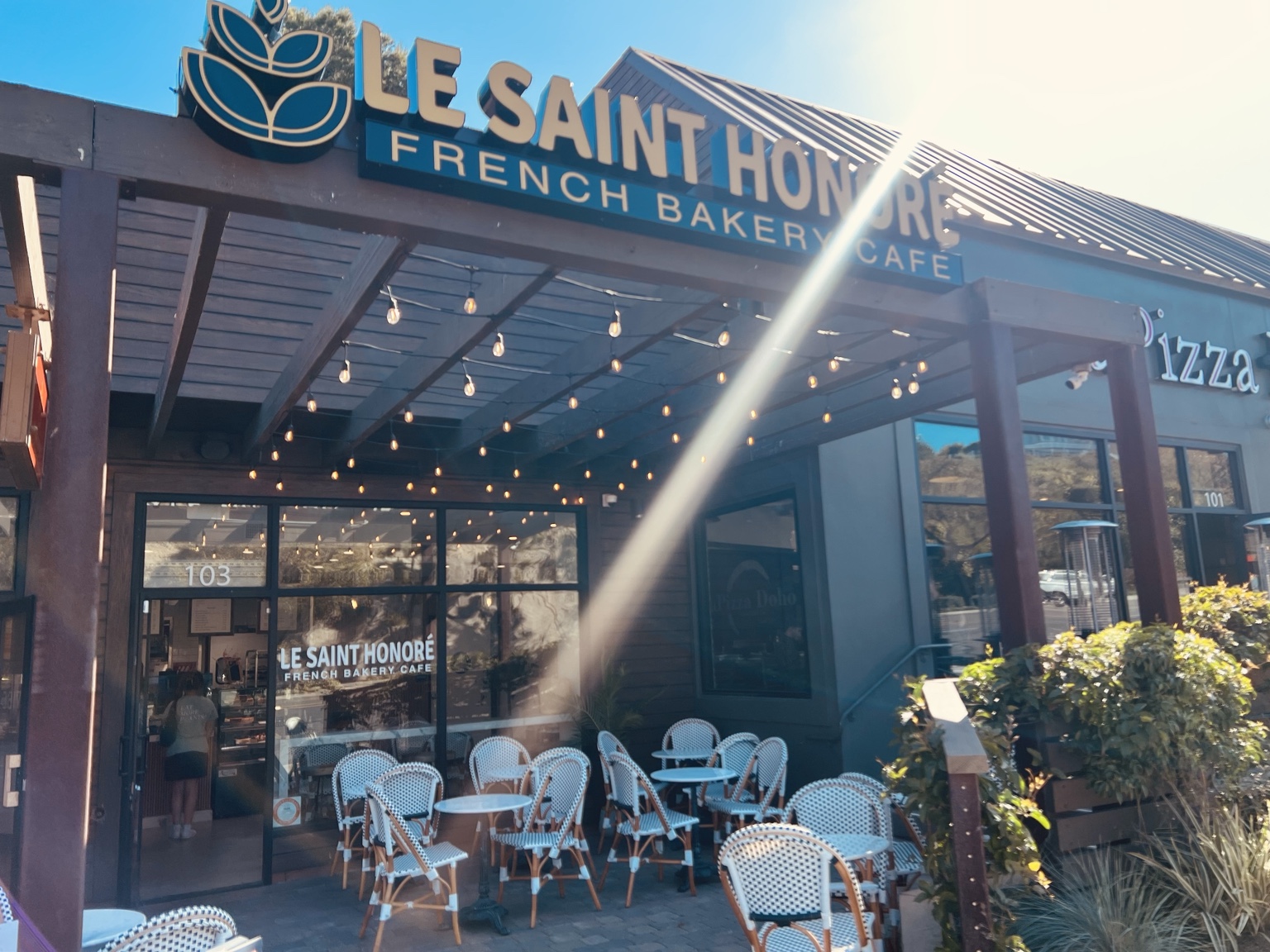 Le Saint Honoré bakery storefront